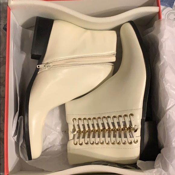 Vaneli Rheta Bootie - Picture 4 of 5